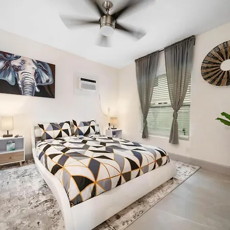 Modern Apt Near Las Olas Beach